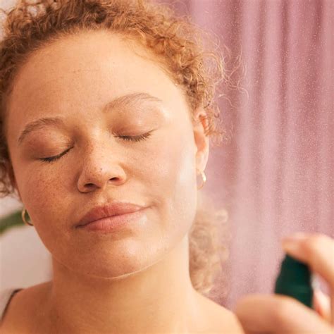 Instant Hydration for Indian Summers: The Power of Face Mists & Serums