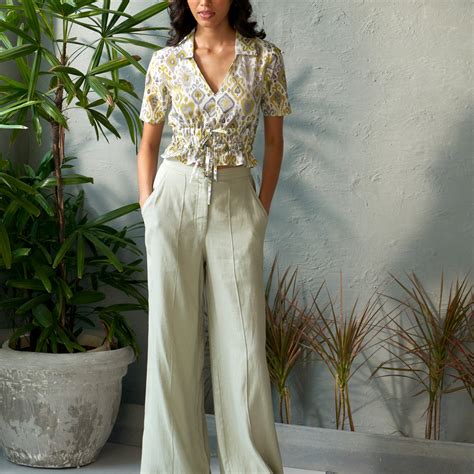 Contoured Elegance Set: Printed Top & Pastel Green Flared Pants – Canoopi