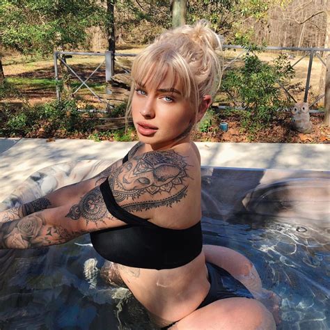 Modelo australiana de OnlyFans - ColorMusic