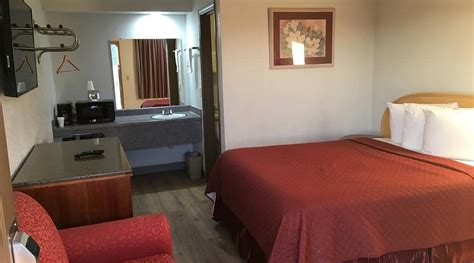 COLONIAL INN (Shawnee) - B&B Reviews, Photos, Rate Comparison - Tripadvisor