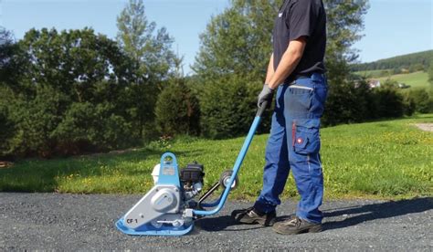 How to Use a Wacker Compactor 的图像结果