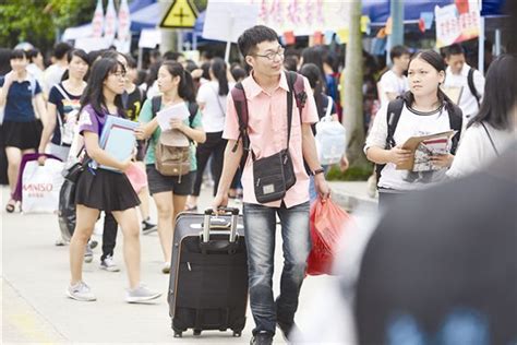 贫困大学生没钱读书？别怕！这些妙招可轻松解决学费和生活费问题_腾讯新闻