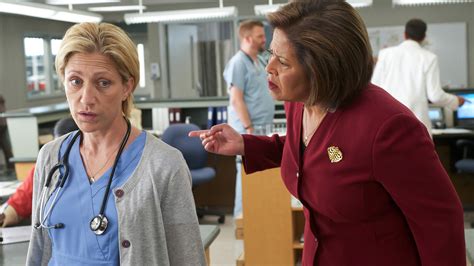 Watch Nurse Jackie Season 4 Episode 1: Kettle Kettle Black Black ...