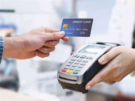 Credit Cards: মৃত্যুর পর কি পরিবারকে ক্রেডিট কার্ডের বকেয়া দিতে বাধ্য ...
