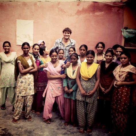 Ashton Kutcher Spends Time with Girls at Delhi NGO [PHOTO] - IBTimes India