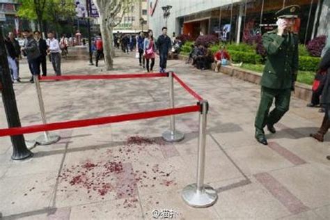 上海人民广场持刀砍人者被制服 事件造成2人受伤-搜狐新闻