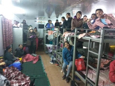 Army rescues hundreds of tourists stranded in snow in East Sikkim | See ...