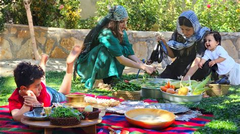 Where the Locals Specialize in Home Made 的图像结果