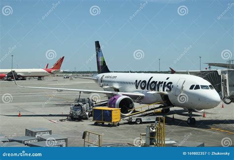Volaris Plane Taxiing At Los Angeles Airport LAX Editorial Photo ...