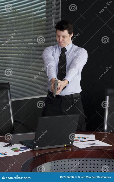 Shooting My Computer 的图像结果