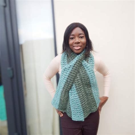 Adult Crochet Keyhole Scarf Pattern 的图像结果