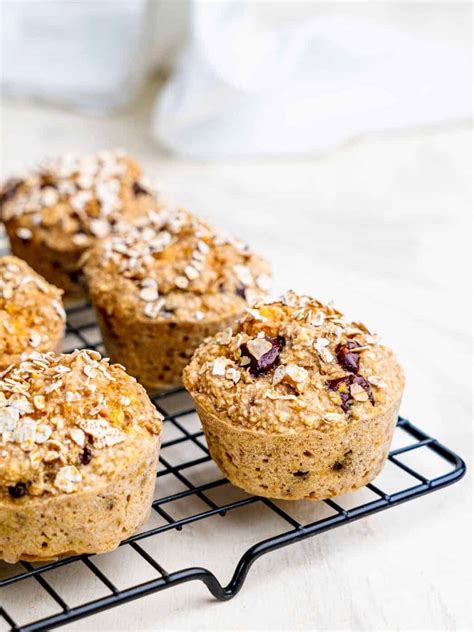 3 Ingredient Banana Oatmeal Muffins (easy & healthy recipe)