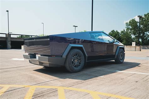 TESLA CYBERTRUCK RENTAL CAR IN MINNESOTA — DRIVEIFY