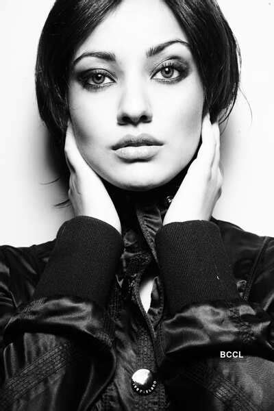 Actress Neha Sharma portfolio pics