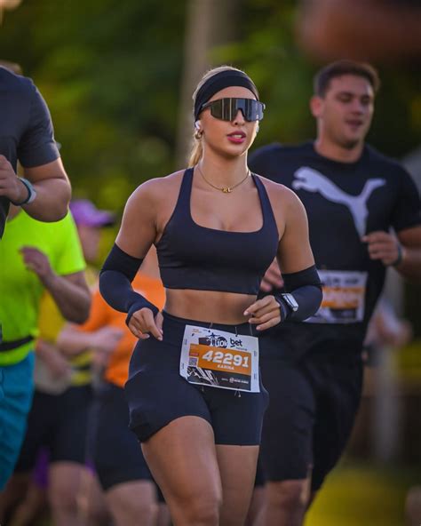 Renata Lima | All white mood 💫 Top e Bermuda Allure da @liveoficial cupom: RELIMA | Instagram