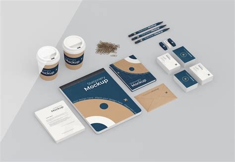 Assortiment minimal d'objets de papeterie | PSD Premium
