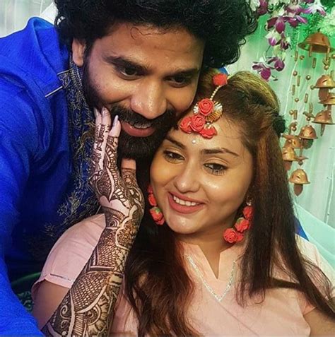 Namitha glows in mehendi ceremony, to marry boyfriend Veeradra in ...