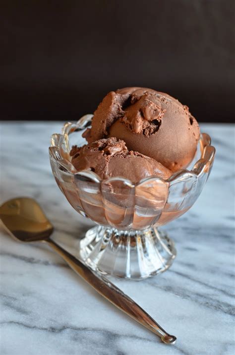 Playing with Flour: Chocolate-amaretto gelato