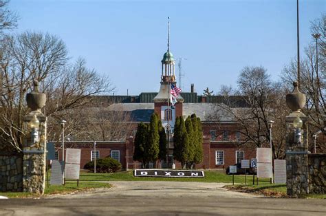 One inmate death, virus cases surging at Dixon Correctional Center – Shaw Local