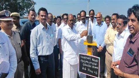 சாலைப் பணிகளை விரைந்து முடிக்க வேண்டும்: அதிகாரிகளுக்கு அமைச்சர் எ.வ ...