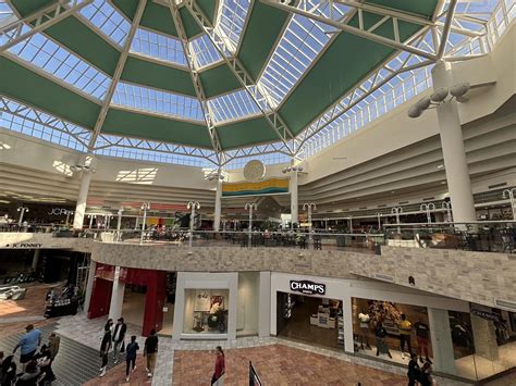 Oak View Mall - Omaha, NE (3/3/2024) : r/deadmalls