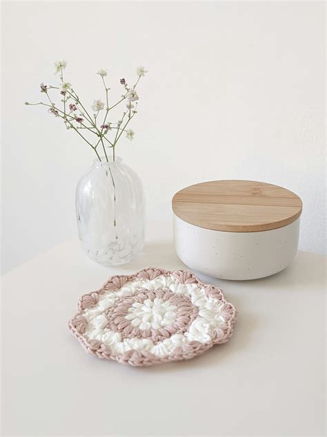 DIY Tutorial Crochet Coaster 的图像结果