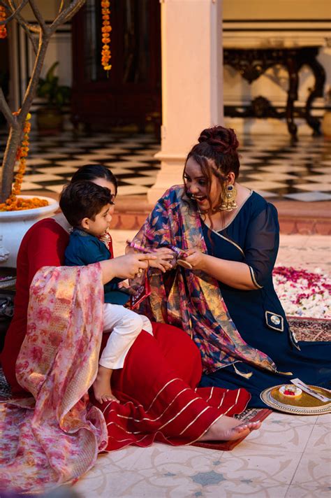 Ethnic Wear & Western Wear Clothing India | Desinoor – DESINOOR.COM