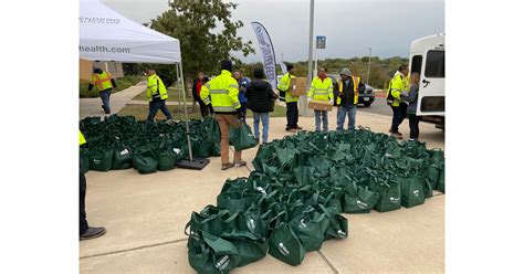 Sendero Health Plans y sus socios comunitarios llevan la alegría ...