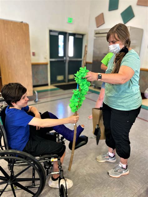 Foothill Oaks Elementary End of Year Material Pick-Up Pictures