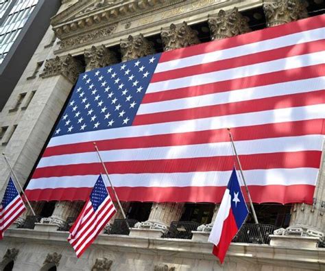 Wall St Ends Higher as Investors Digest Economic Data | Newsmax.com