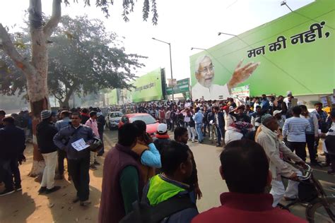 Lathi-charge on junior engineer aspirants in Patna THE NEW INDIAN ...