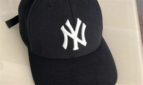 帽子上p字母是什么牌子，帽子上那个像叉子的是什么品牌-528时尚