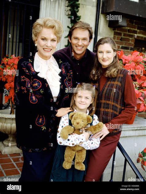 THE CHRISTMAS BOX, Maureen O'Hara, Richard Thomas, Annette O'Toole ...
