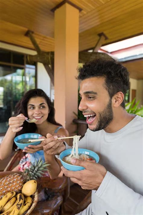 शास्त्रों के अनुसार किसी का जूठा भोजन क्यों नहीं करना चाहिए? | why we ...