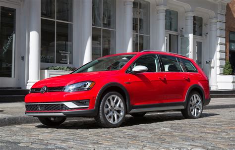 2017 Volkswagen Golf Alltrack wagon debuts for NY Auto Show