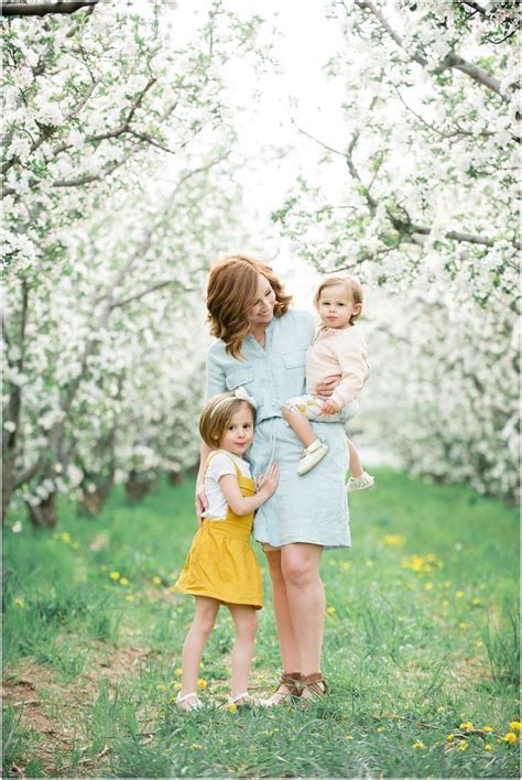 family picture color scheme spring
