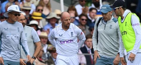 फील्डिंग के दौरान Jack Leach हादसे का शिकार, सिर पर लगी चोट, पूरे मैच ...