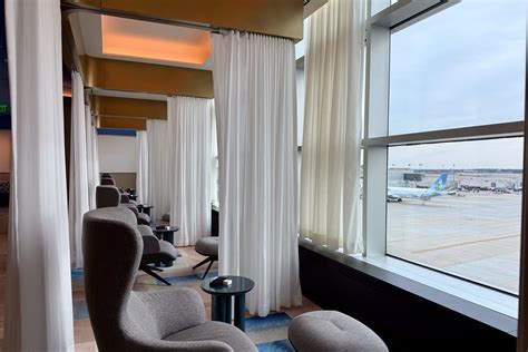 The complete guide to Chase Sapphire airport lounges — and how to get ...