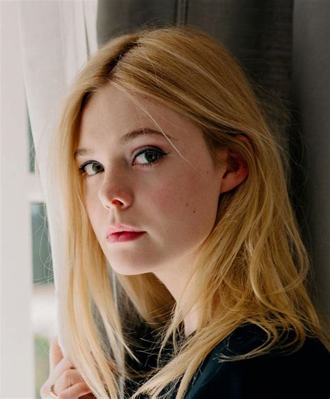 Elle Fanning : r/FamousFaces