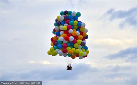 美国男子再挑战飞屋环游 370巨型气球助其飞跃大西洋_国际新闻_环球网
