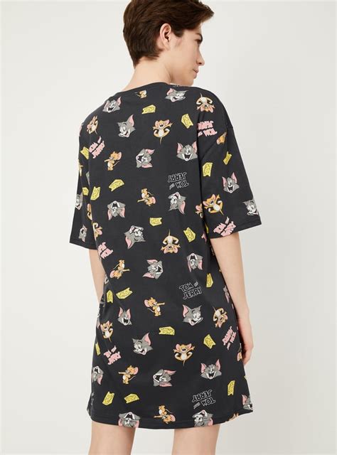 Buy Women Boxy Fit Tom & Jerry Printed Chemise Online at just Rs. 699.0 ...