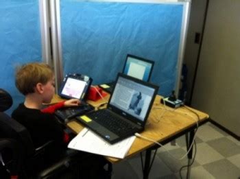 Student Using Lamp AAC Device 的图像结果