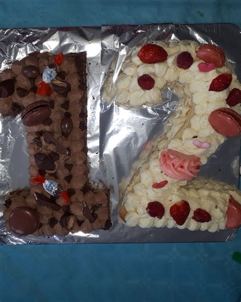 Number cake 1 ganache chocolat au lait/cremeux chocolat noir/billes de chocolat Number cake 2 ...