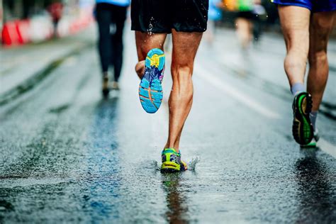 How does leg-length discrepancy contribute to knee pain during running? | The Running Advisor