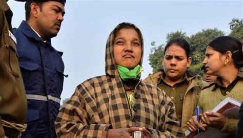 Delhi: Mentally unfit woman shouts ‘Pakistan Zindabad’ at India Gate ...