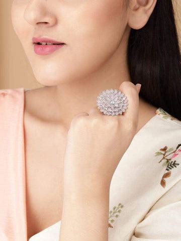 8 Effortless-Chic jewellery looks that will roundup the cocktail party ...