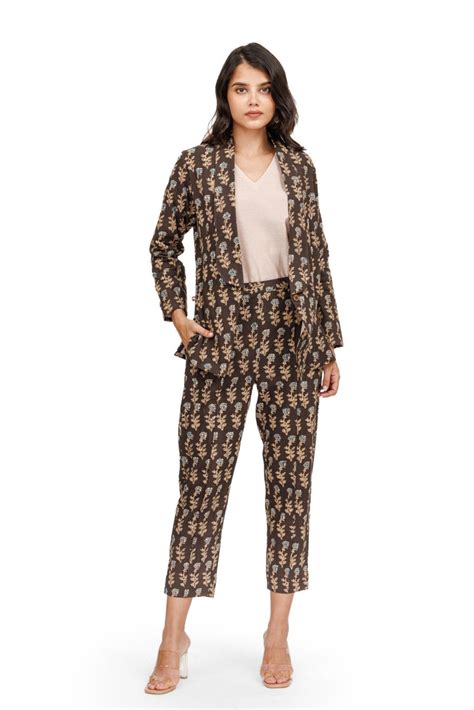 Boss Lady Business Suit 的图像结果