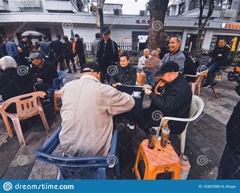 中国老年人在武汉打牌 编辑类图片. 图片 包括有 中国, 人们, 武汉, 城市, 看板卡, 公民, 招待 - 163837860