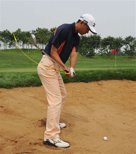 球技-程军高尔夫学院黄永欢：沙坑切滚和停球 - 时尚高尔夫