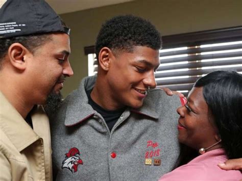 Isiah Pacheco parents: Meet the lovely parents of Chiefs RB, Julia ...